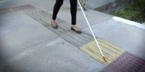 Hoje é Dia: Dezembro Vermelho, pessoas com deficiência e samba em foco