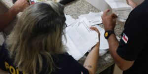 AM: Polícia detém agentes públicos suspeitos de colaborar com facção