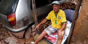 Morador de Juiz de Fora vive entre escombros de casa atingida por lama