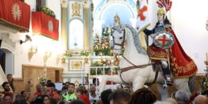 Fiéis se concentram no centro do Rio para celebrar dia de São Jorge