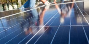 Energia solar supera R$ 300 bilhões em investimentos