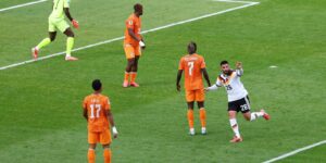 Alemanha vira sobre a Costa do Marfim e garante vaga na próxima fase
